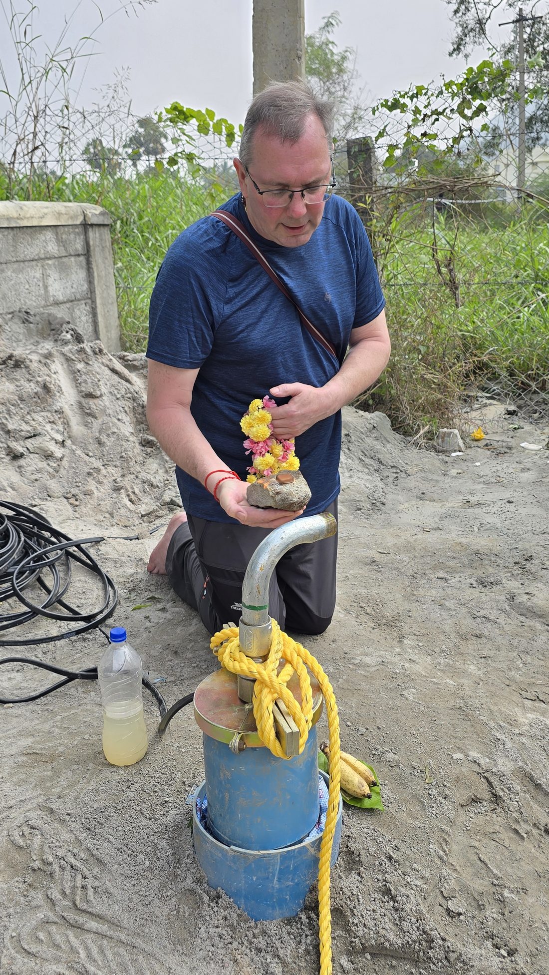 Garlanding the borehole